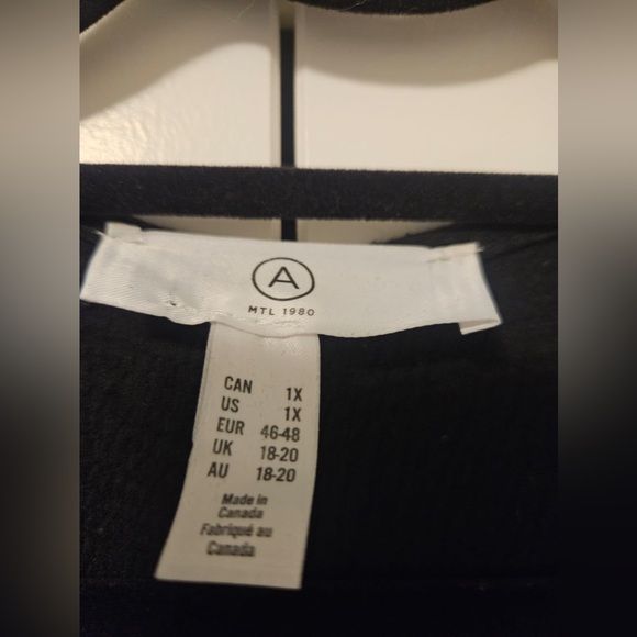 Additionelle Black Wrap Top size 1x - Picture 3 of 4